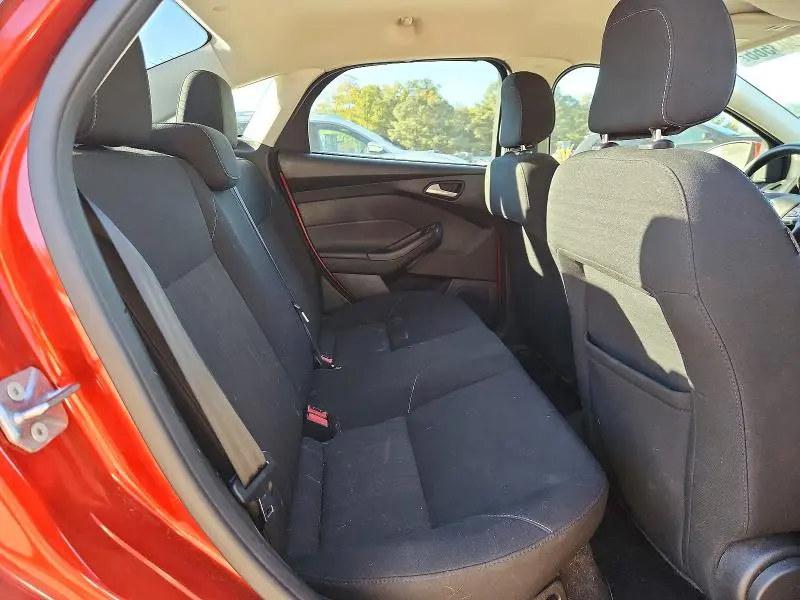 2018 FORD FOCUS SE  