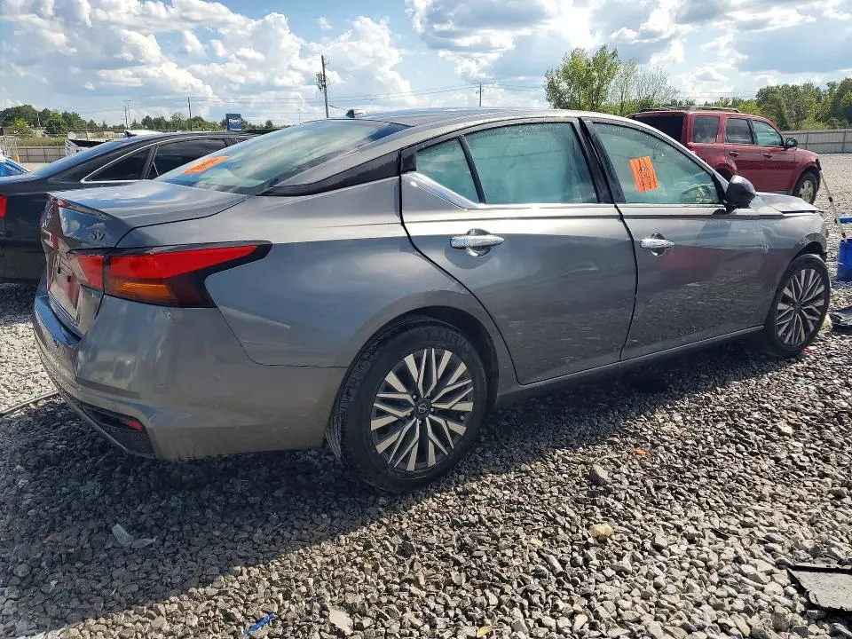 2024 NISSAN ALTIMA SV  