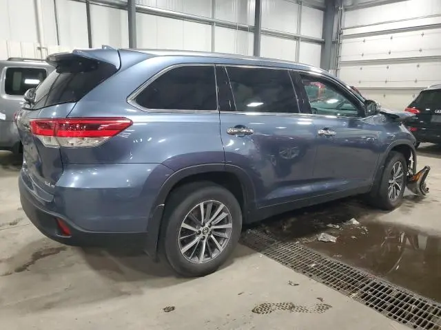 2019 TOYOTA HIGHLANDER SE  