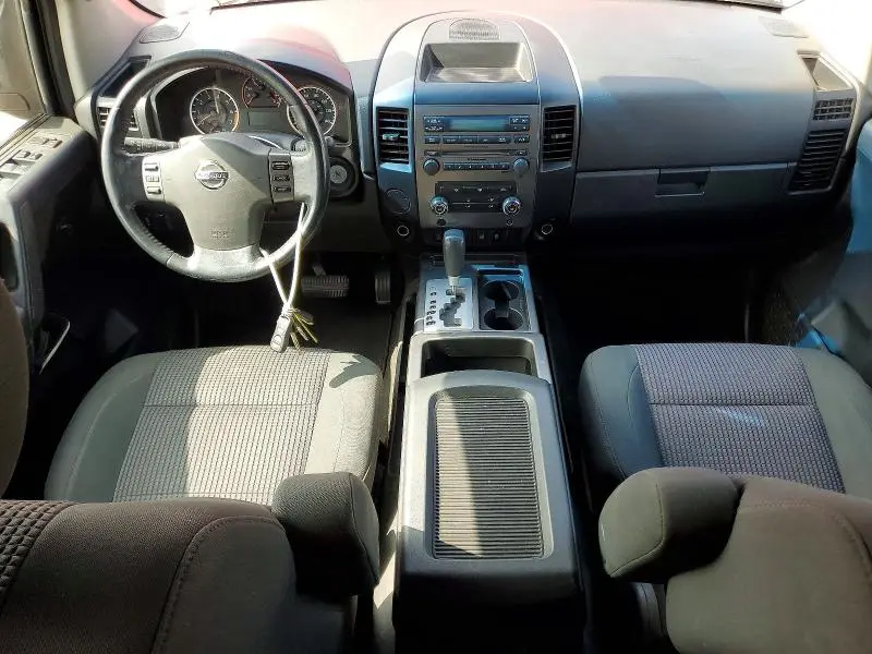 2010 NISSAN TITAN SE  