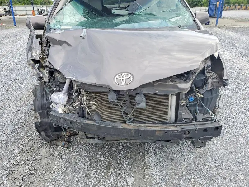 2015 TOYOTA SIENNA XLE 8-PASSENGER  