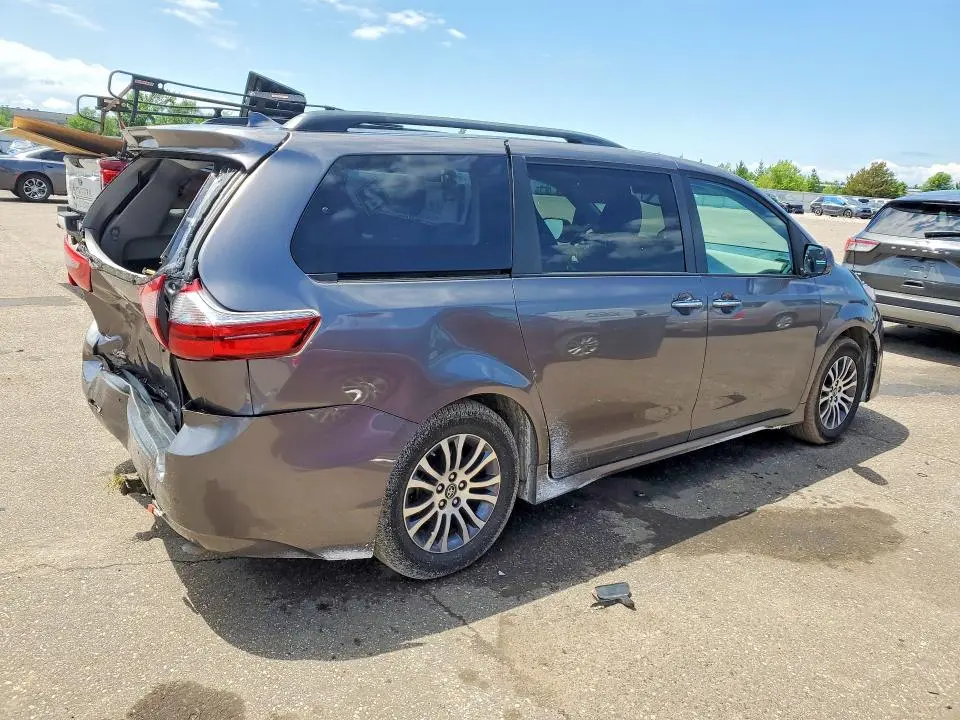 2020 TOYOTA SIENNA XLE 8-PASSENGER  
