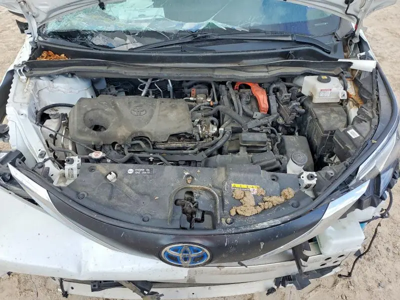 2022 TOYOTA SIENNA XLE  