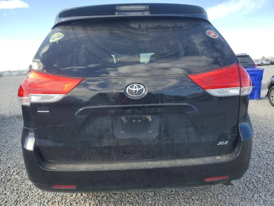 2011 TOYOTA SIENNA XLE  