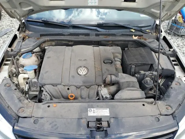 2011 VOLKSWAGEN JETTA SE  