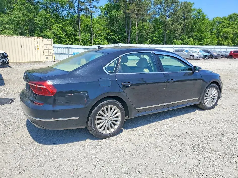 2017 VOLKSWAGEN PASSAT SE  