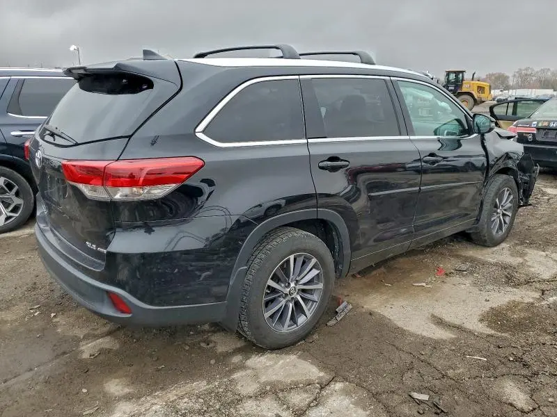 2017 TOYOTA HIGHLANDER SE  