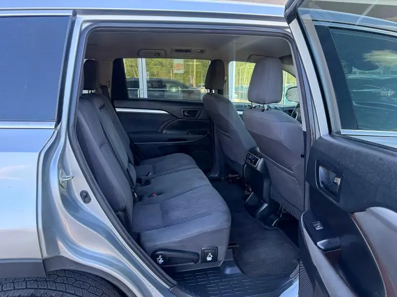 2018 TOYOTA HIGHLANDER LE  