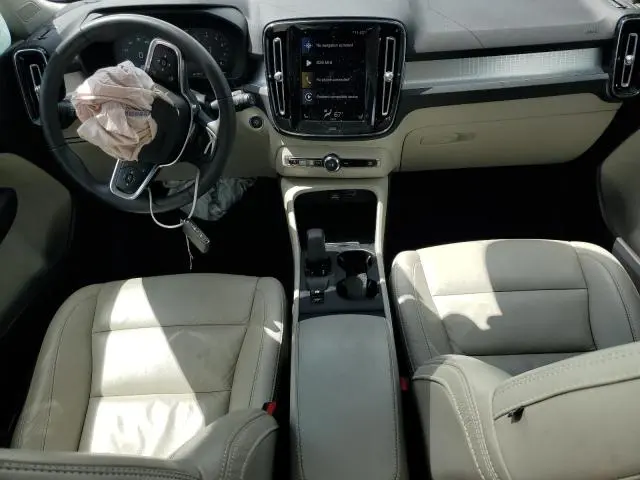 2022 VOLVO XC40 T5 MOMENTUM  