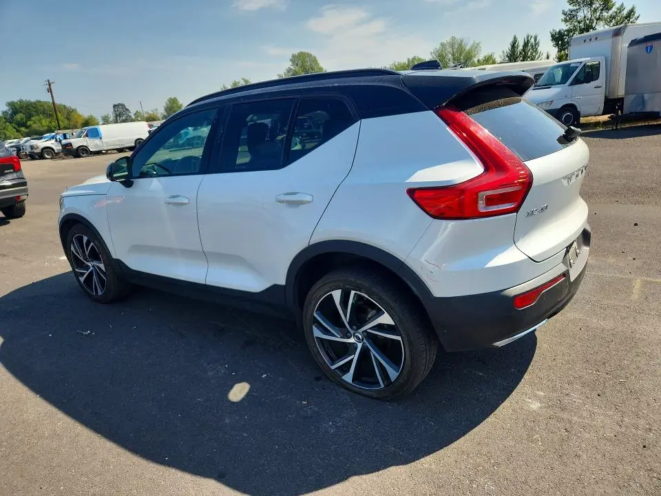 2020 VOLVO XC40 T5 R-DESIGN  