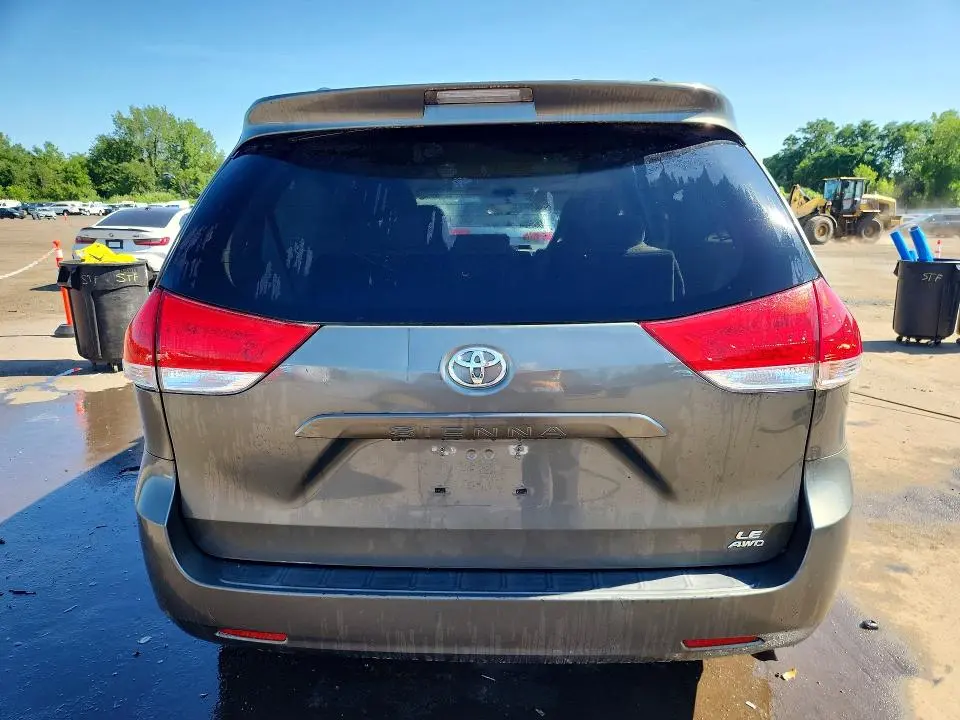 2012 TOYOTA SIENNA LE  