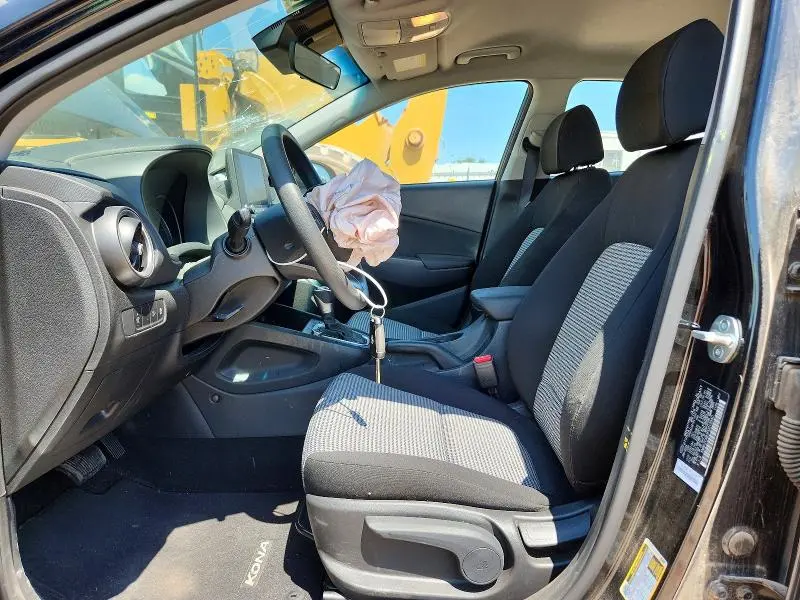 2023 HYUNDAI KONA SE  