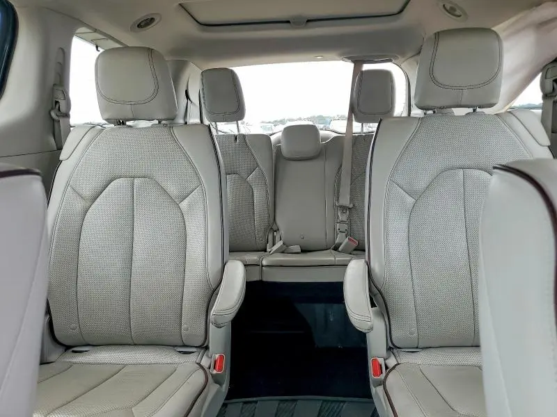 2017 CHRYSLER PACIFICA LIMITED  