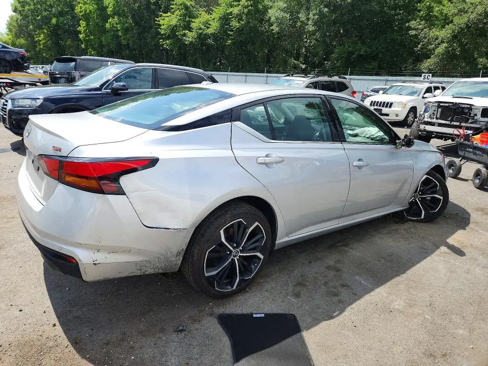 2024 NISSAN ALTIMA SR  