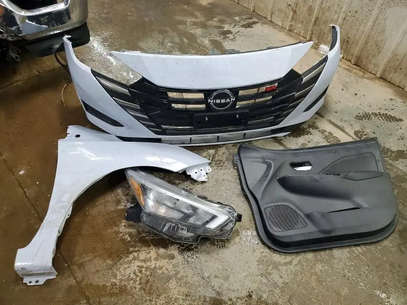 2024 NISSAN VERSA SR  