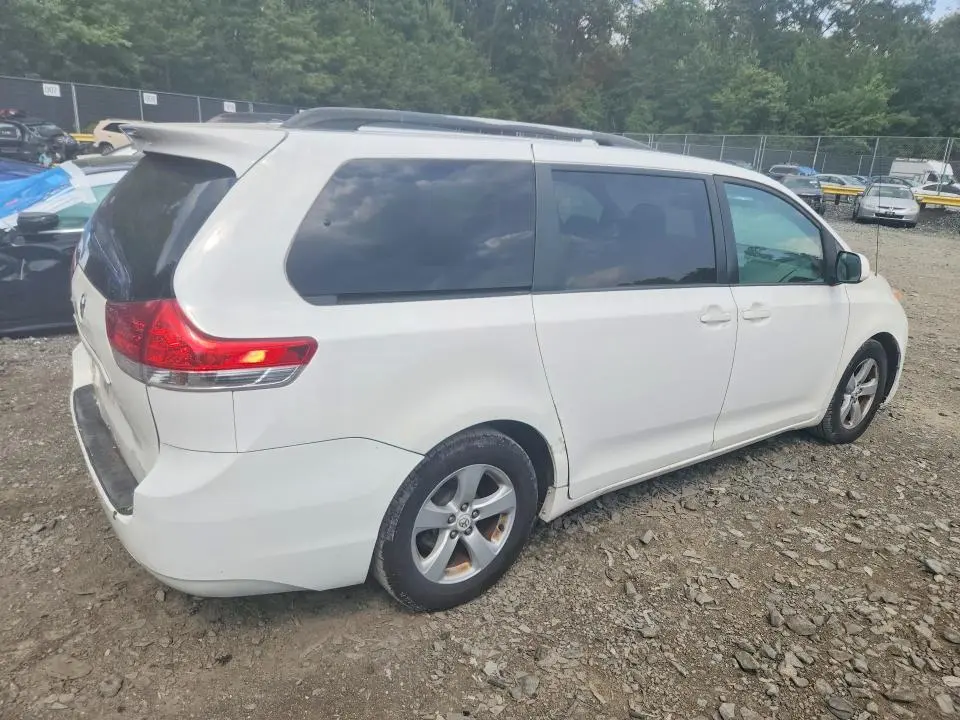 2011 TOYOTA SIENNA LE  