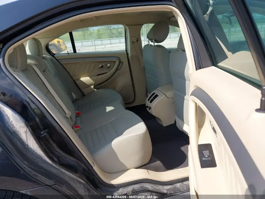 2016 FORD TAURUS SE