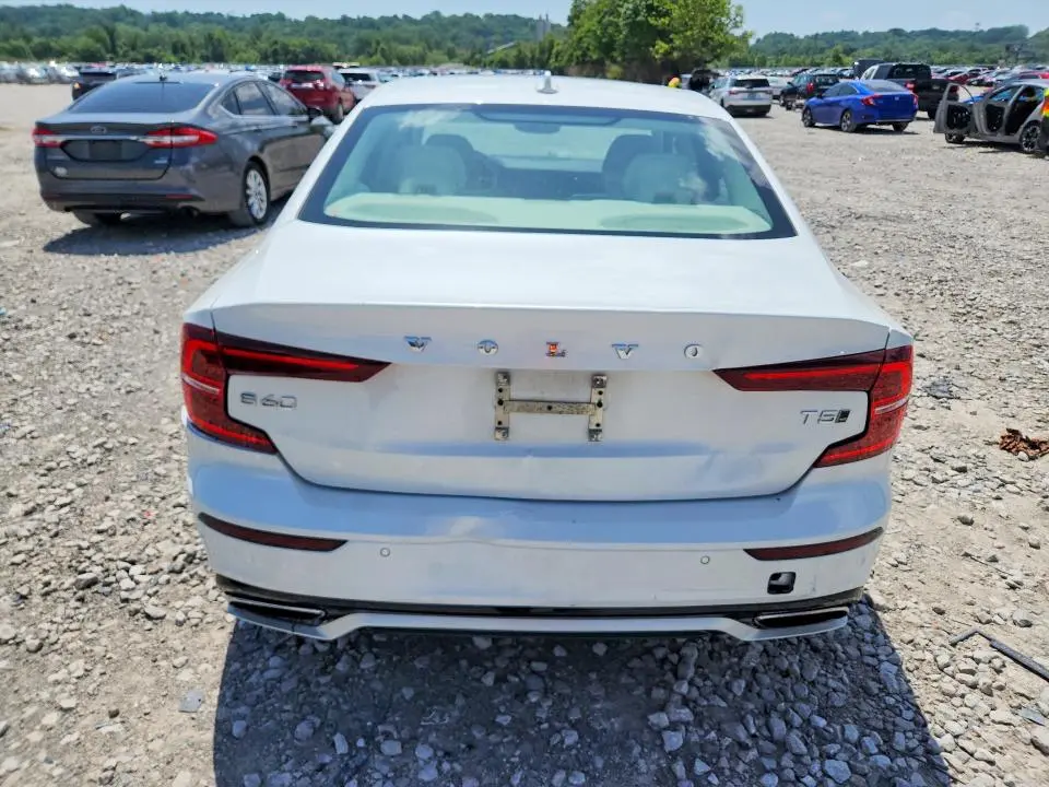 2021 VOLVO S60 T5 MOMENTUM  