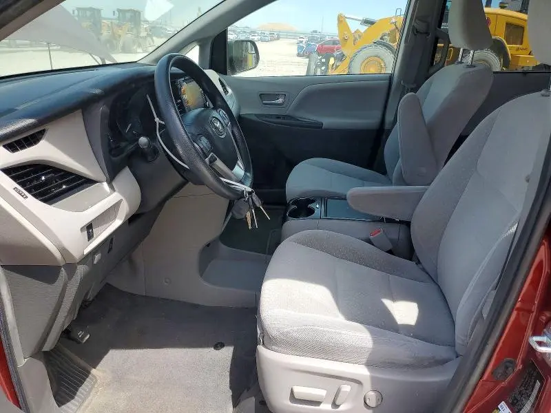 2018 TOYOTA SIENNA LE  