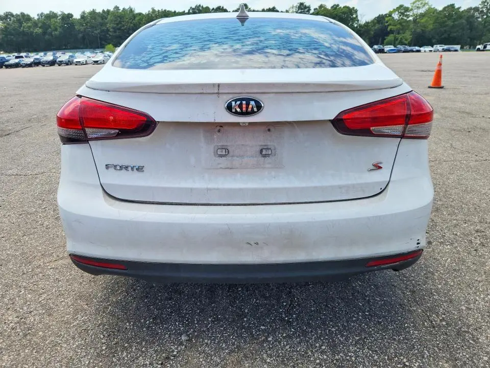 2017 KIA FORTE LX  