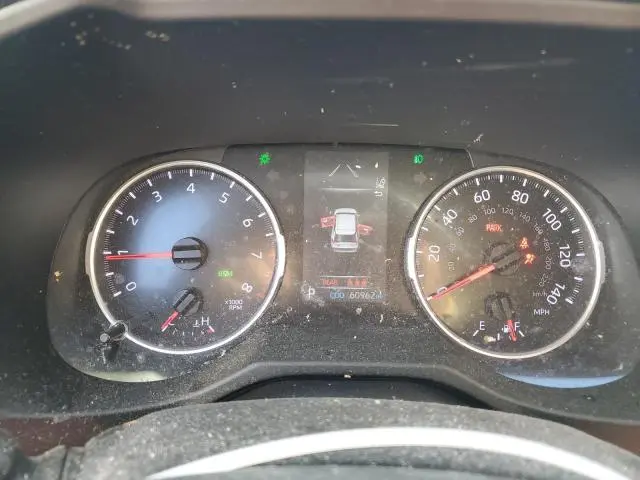 2020 TOYOTA RAV4 XLE  