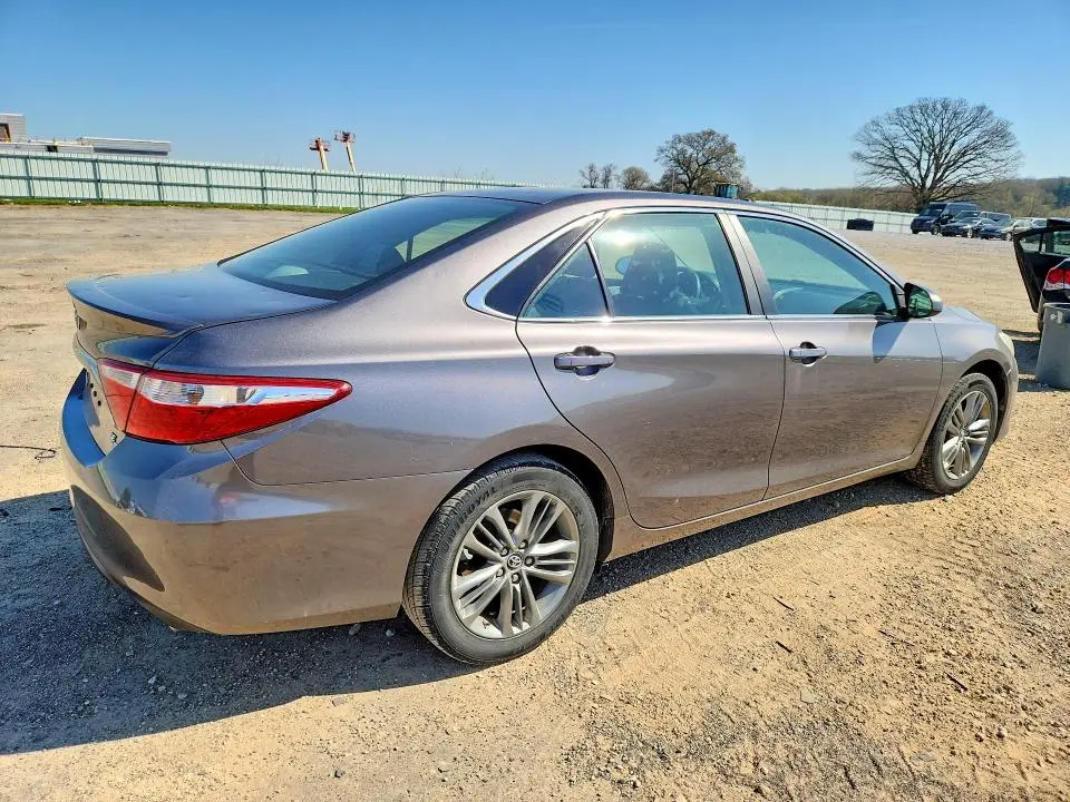 2016 TOYOTA CAMRY SE  