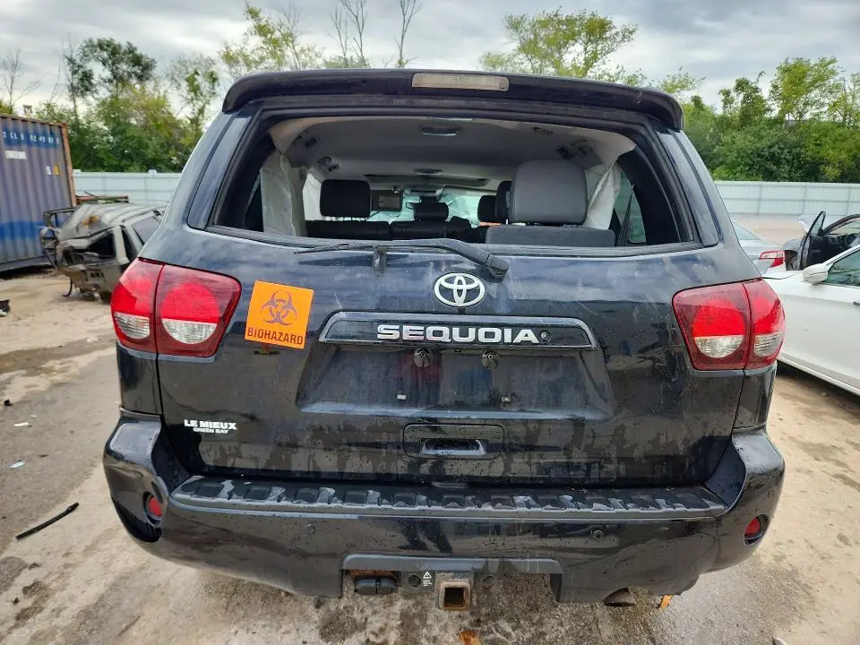 2018 TOYOTA SEQUOIA SR5  