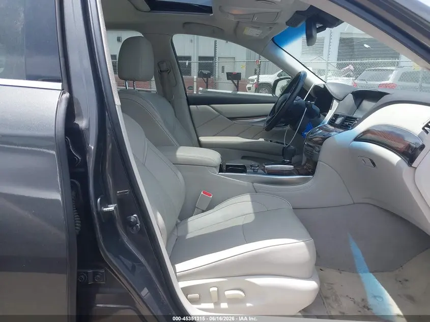 2015 INFINITI Q70L 3.7