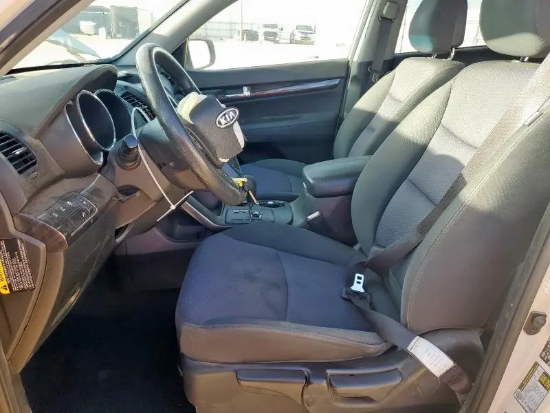 2011 KIA SORENTO BASE  