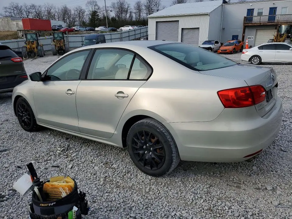 2011 VOLKSWAGEN JETTA SE  