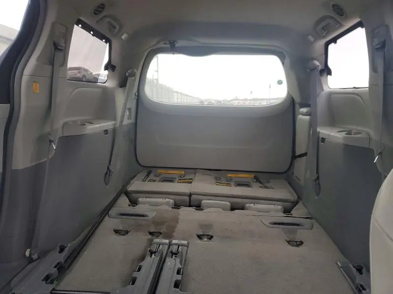 2012 TOYOTA SIENNA XLE  