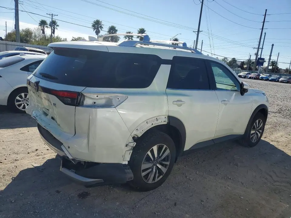 2023 NISSAN PATHFINDER SL  