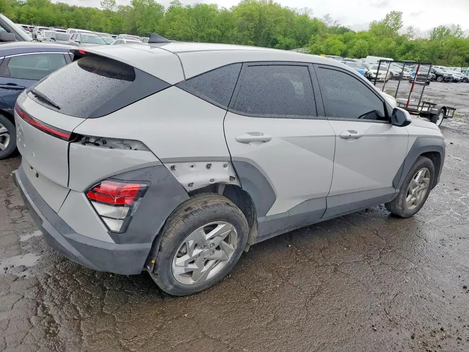 2024 HYUNDAI KONA SE  
