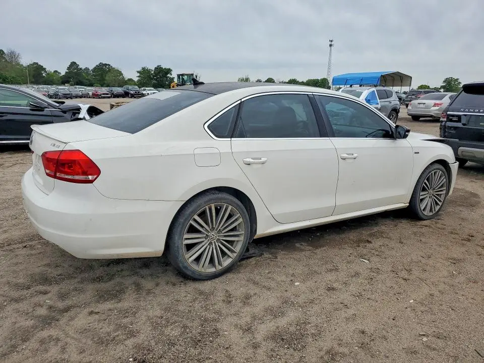 2015 VOLKSWAGEN PASSAT SE  