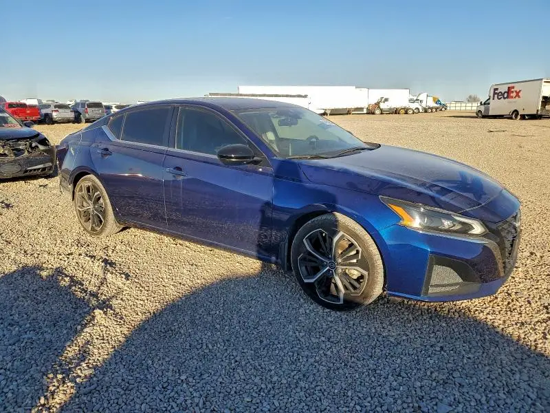 2024 NISSAN ALTIMA SR  