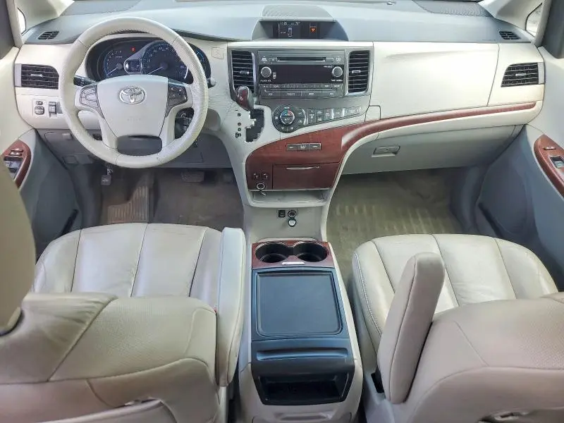 2014 TOYOTA SIENNA XLE 8-PASSENGER  