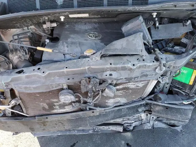 2013 TOYOTA SIENNA LE  