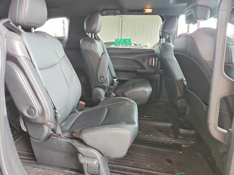 2021 TOYOTA SIENNA XSE  