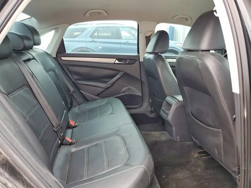 2015 VOLKSWAGEN PASSAT S  