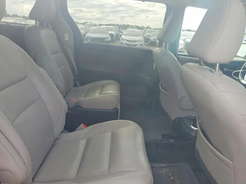 2015 TOYOTA SIENNA LIMITED PREMIUM 7-PASSENGER  