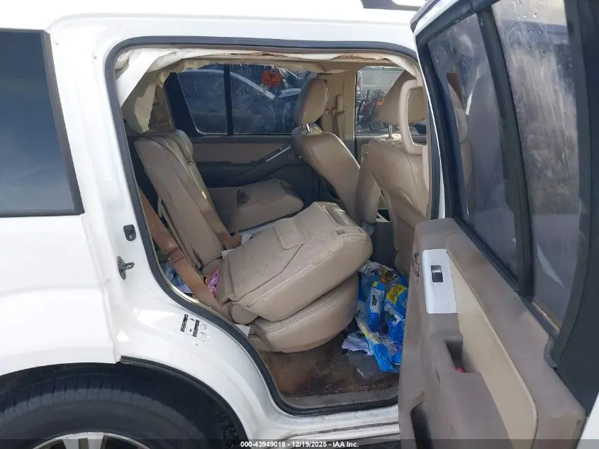 2011 NISSAN PATHFINDER SILVER