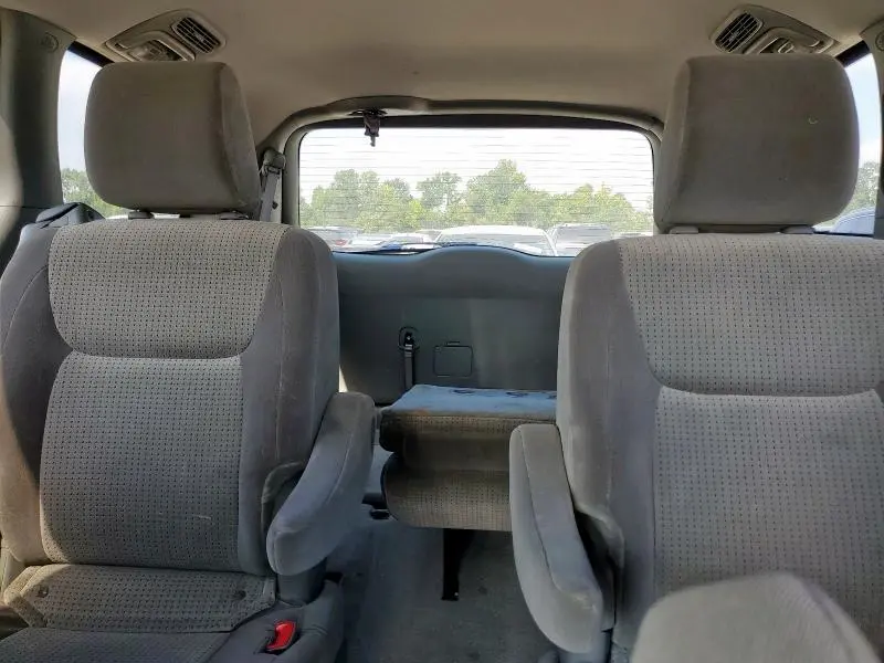 2010 TOYOTA SIENNA LE  