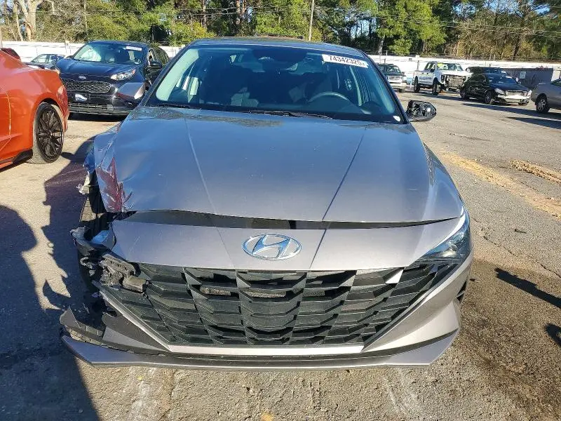 2023 HYUNDAI ELANTRA SE  