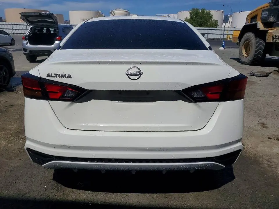 2025 NISSAN ALTIMA SV  