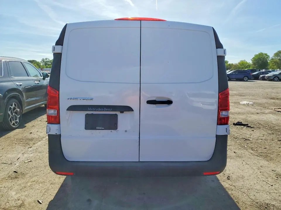 2017 MERCEDES-BENZ METRIS   