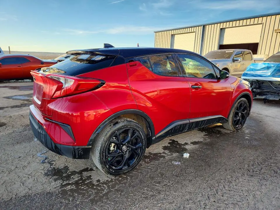 2021 TOYOTA C-HR XLE  