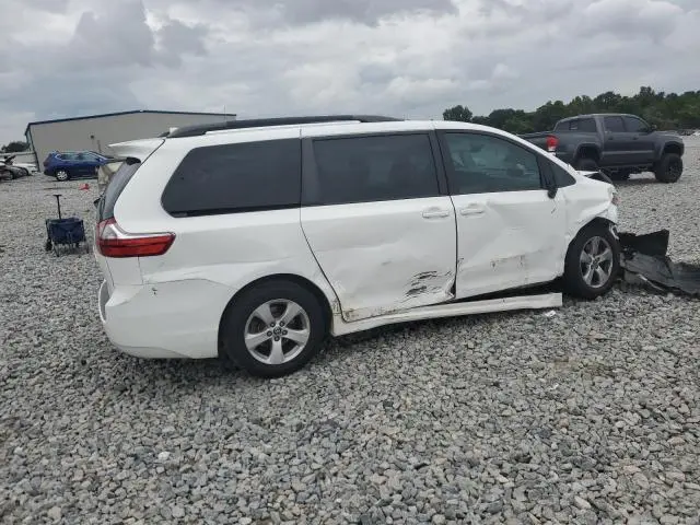 2020 TOYOTA SIENNA LE  