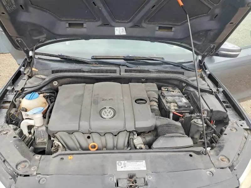 2011 VOLKSWAGEN JETTA SE  