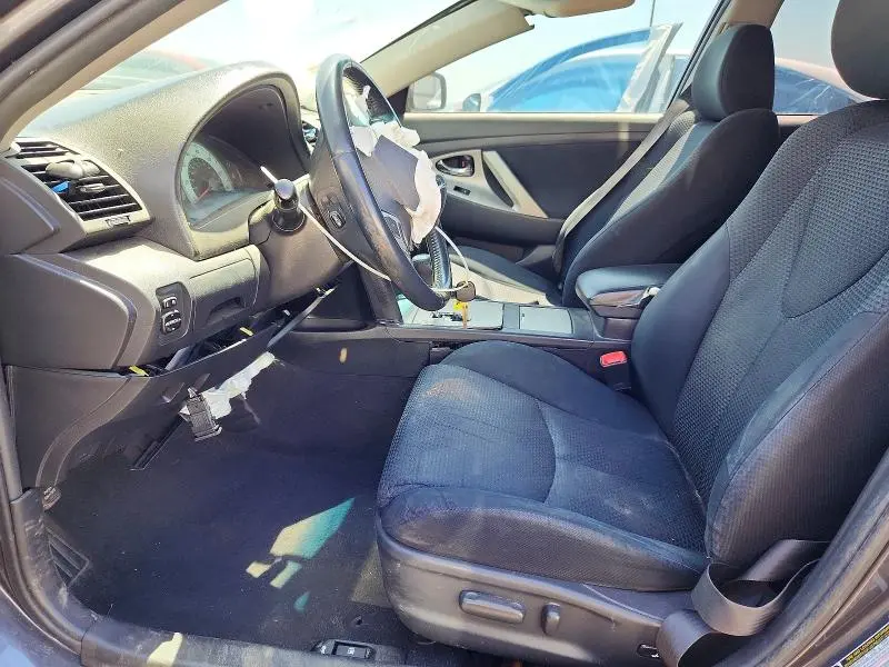 2011 TOYOTA CAMRY SE  