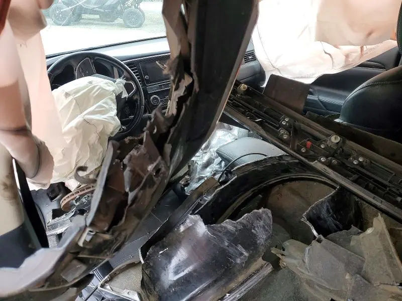 2019 MITSUBISHI OUTLANDER SE  